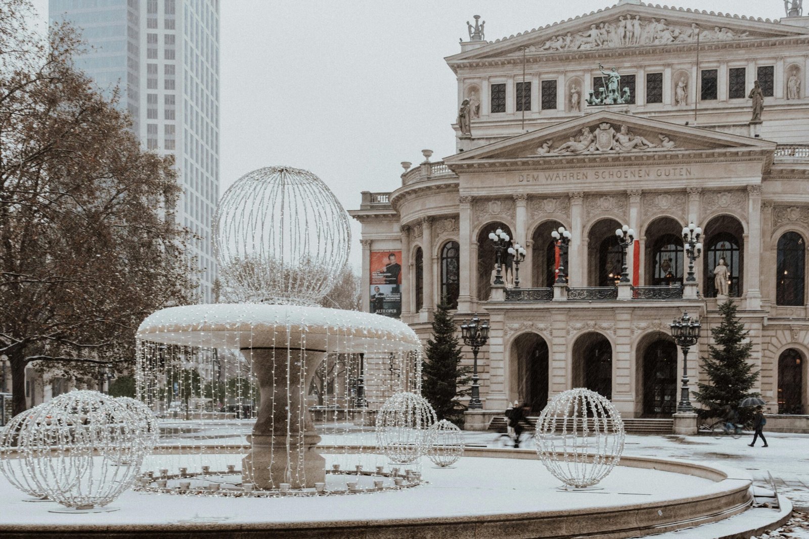 Exclusive luxury incentive travel dinner in a Frankfurt Alter Oper.