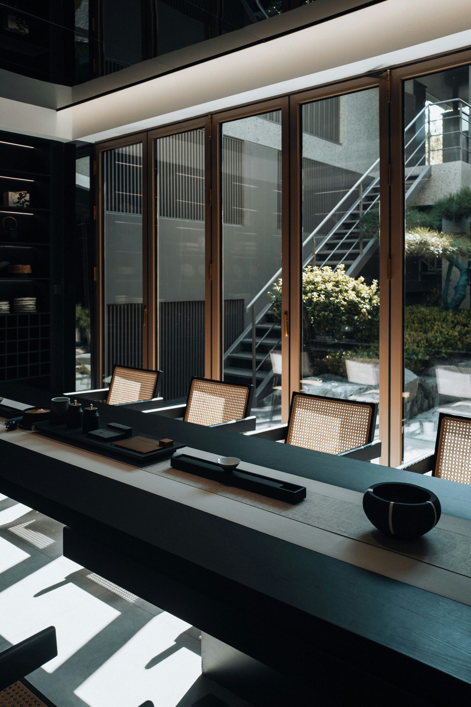 Luxury boutique board retreat in a historic Frankfurt hall with 2026 event technology.