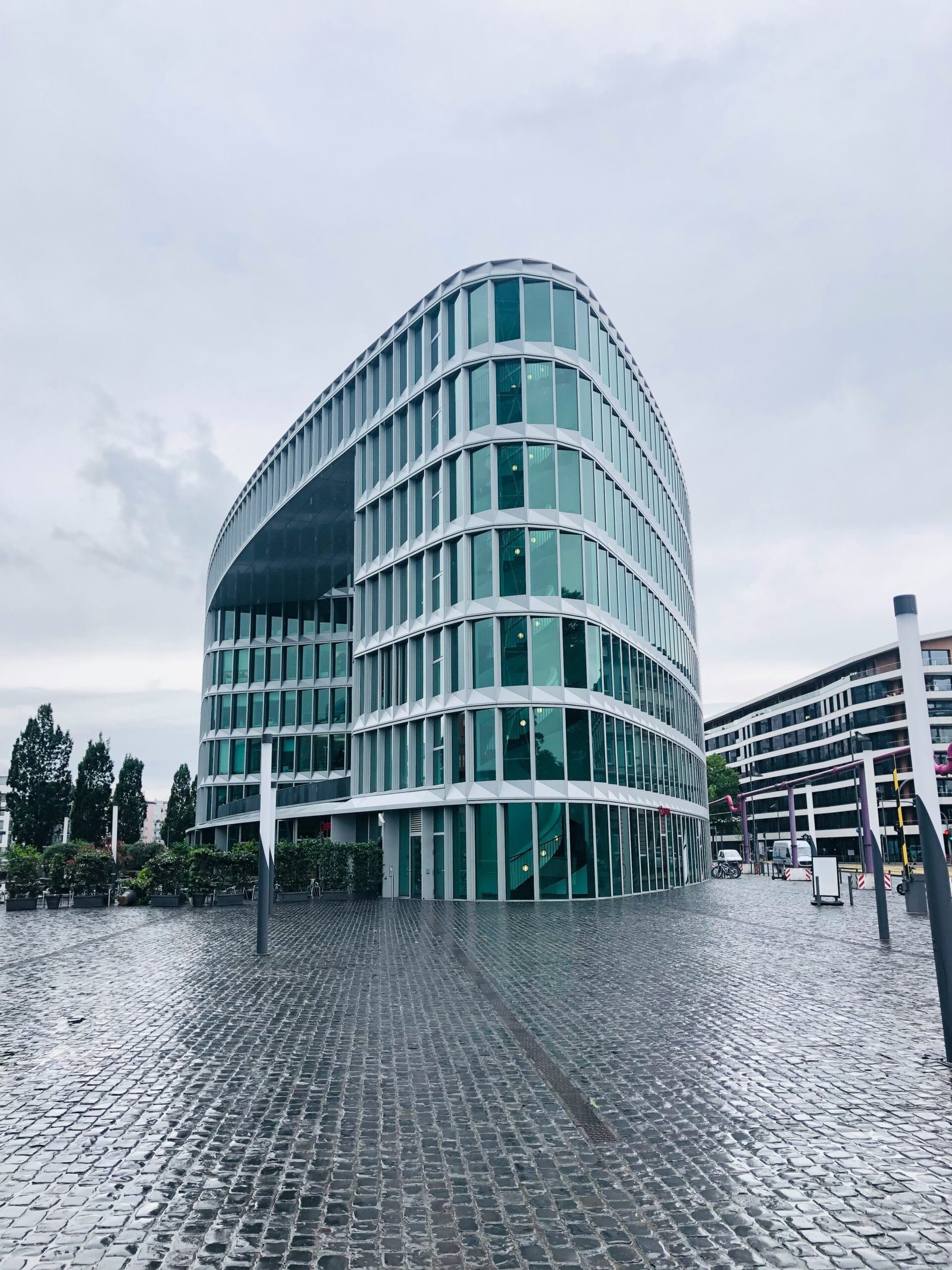 A neuro-inclusive corporate event lounge in Frankfurt 2026 featuring sound-dampened sensory pods and biophilic design for delegate wellness.